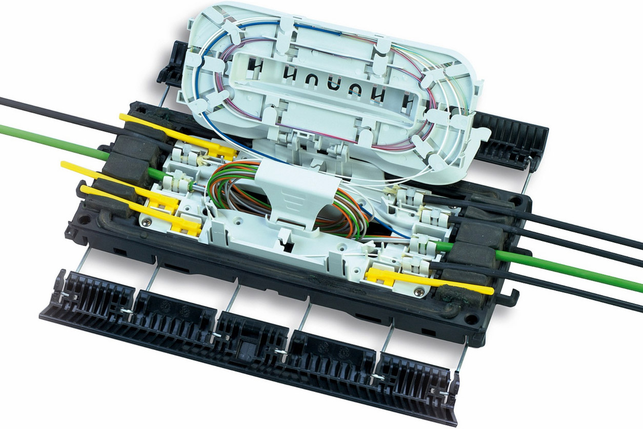 FIBER SPLICING CLOSURE